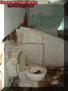 toilet.jpg (27988 bytes)